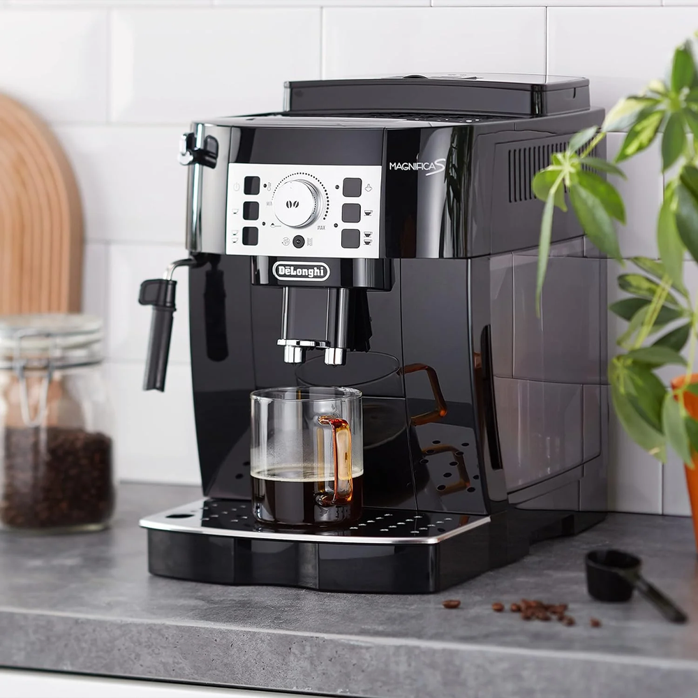 Full Automatic Espresso Maker Black ECAM22.110B, 15 Bar, Conical Burr Grinder
