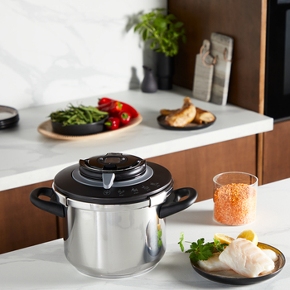 Clipso+ Chef Pressure Cooker, Stainless Steel, 6L & 8L