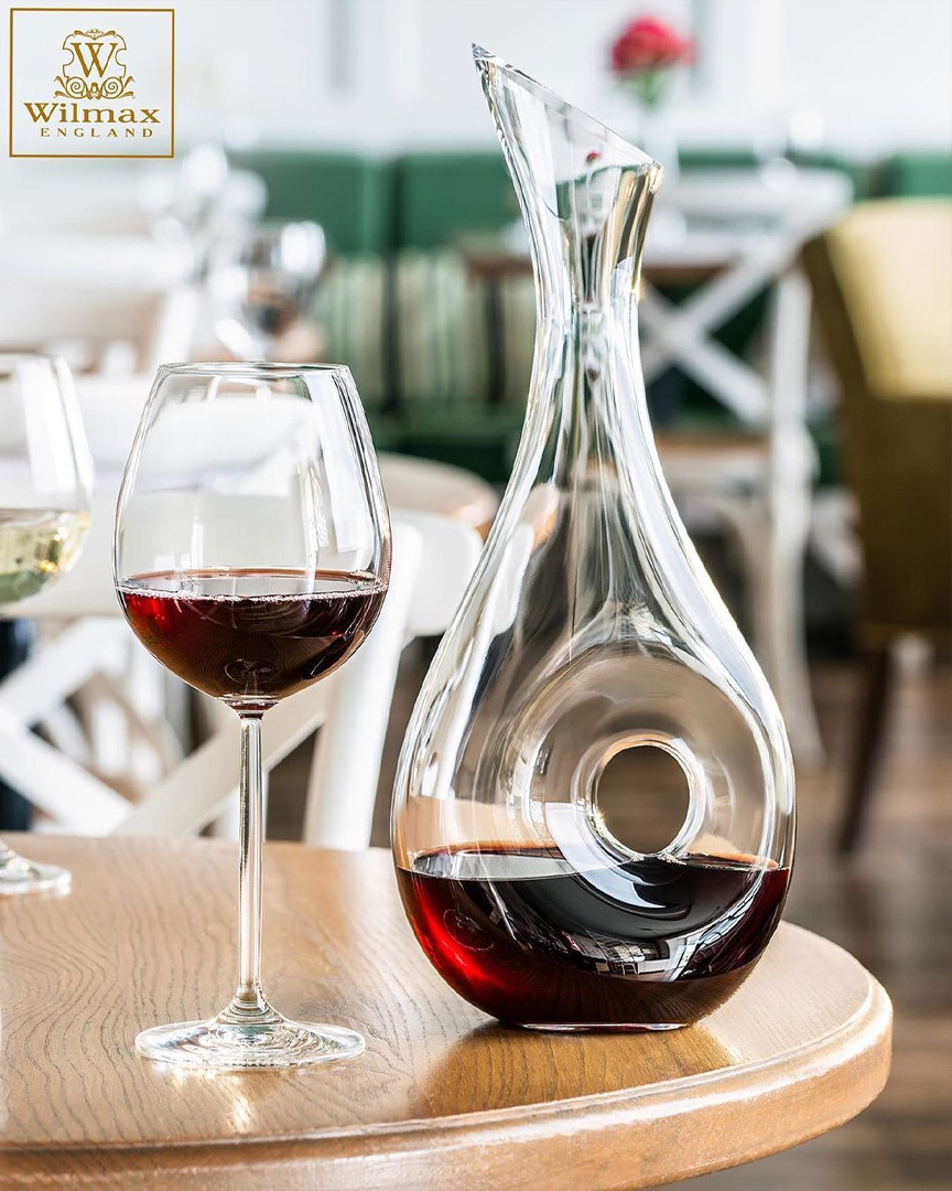 Wine Carafe 1L with Elegant Glass Design