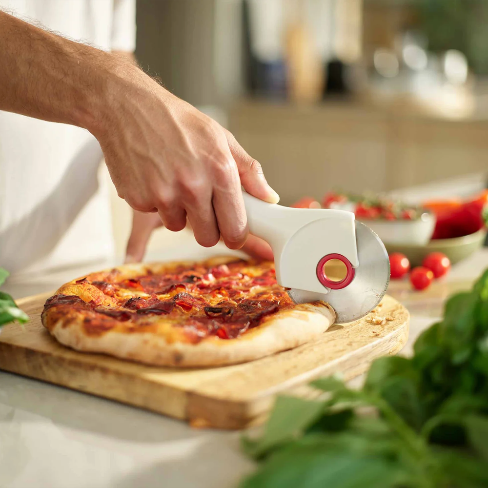 Ringo Pizza Cutter with Sharp Stainless Steel Blades