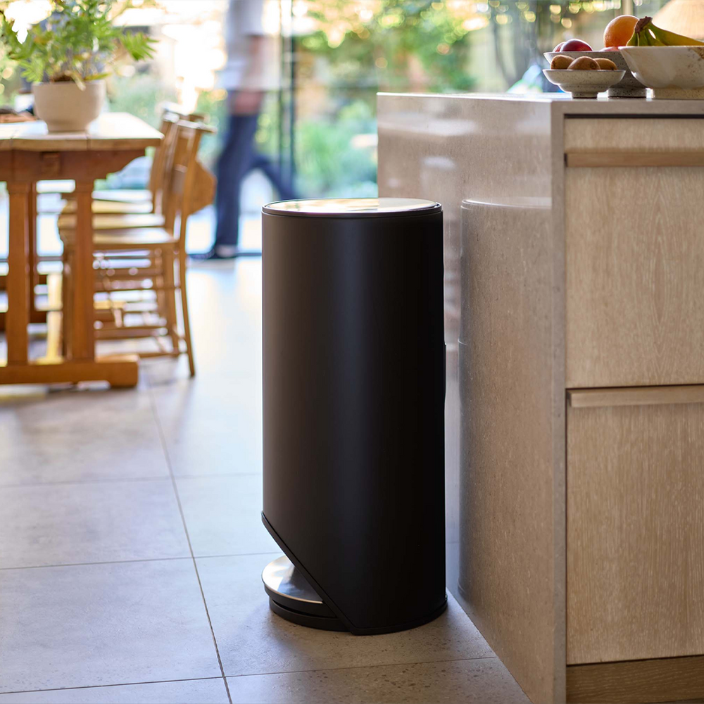 Arc 30L Easy-push Carbon Black Pedal Bin