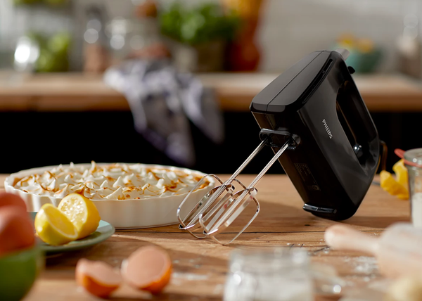 Hand Mixer HR3704 with 5 Speeds and Pulse