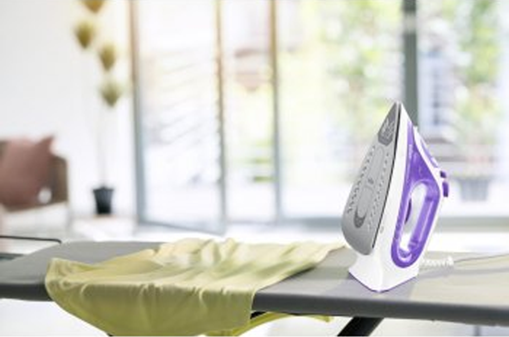 Steam Iron SI3042VI with Non-Stick Ceramic Soleplate