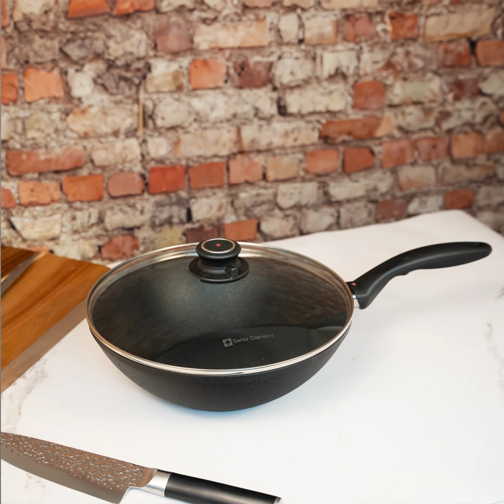 Diamond Wok With Lid 28cm - Non-Stick Swiss Cookware