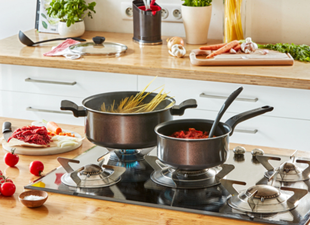 Easy Cook & Clean Saucepan with Non-Stick Titanium Coating